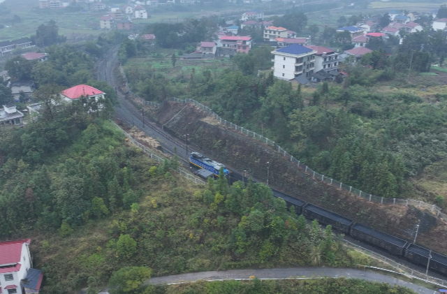 新化县交通运输局完成铁路专用线线路安全保护区划定 扎实推进铁路沿线环境综合整治工作