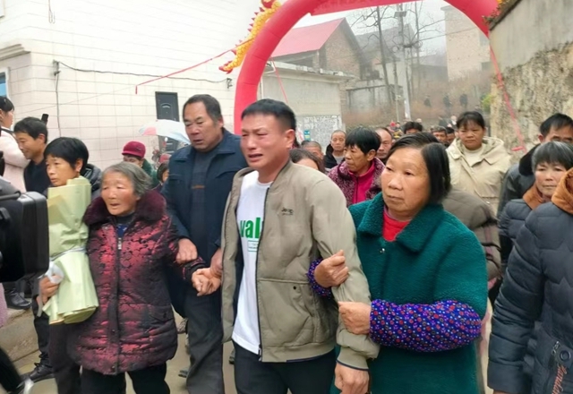 新化县温塘镇听障男子被拐17年 跨越千里终于回家