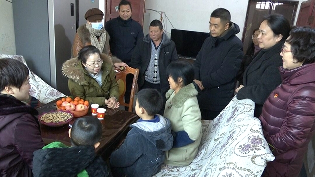 新春走基层 | 省妇联党组书记、主席黄芳来新走访慰问困境妇女儿童
