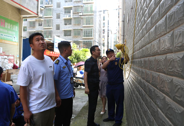 新化縣上渡街道推進打通消防“生命通道”整治工作