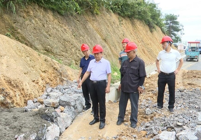 項(xiàng)目建設(shè)在一線 | 白溪至榮華段路面改善工程建成通車  助力當(dāng)?shù)亟?jīng)濟(jì)發(fā)展