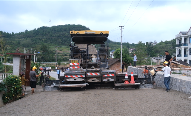 新化加快国省干线公路建设  巧铺“锦绣”路  亮点铸辉煌