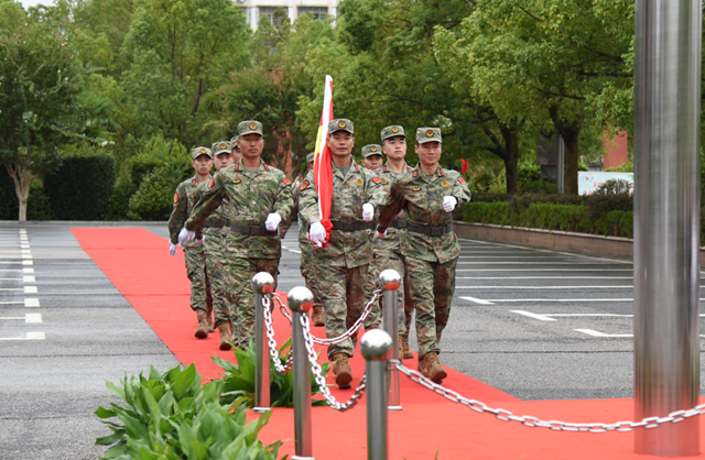 欢度国庆 | 新化举行升国旗仪式 庆祝新中国成立75周年