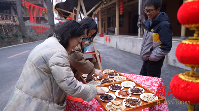 央视助阵 ! 奉家镇渠江源村年货集市 年味足