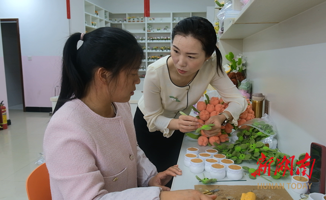 致敬劳动者 | 伍娟：传承“手指芭蕾”  编织精彩人生