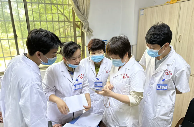 资源下沉 服务惠民丨娄底市中心医院与新化天和医院医联体签约及揭牌仪式举行