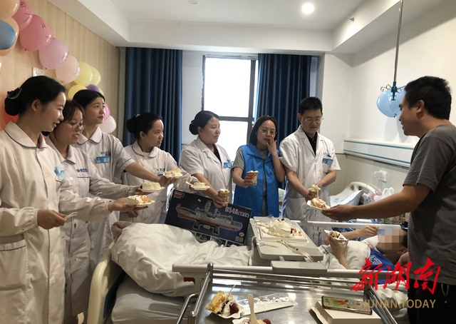 暖新闻 | 新化鑫华医院：多方守护 伴骨肿瘤患儿温暖过“六一”