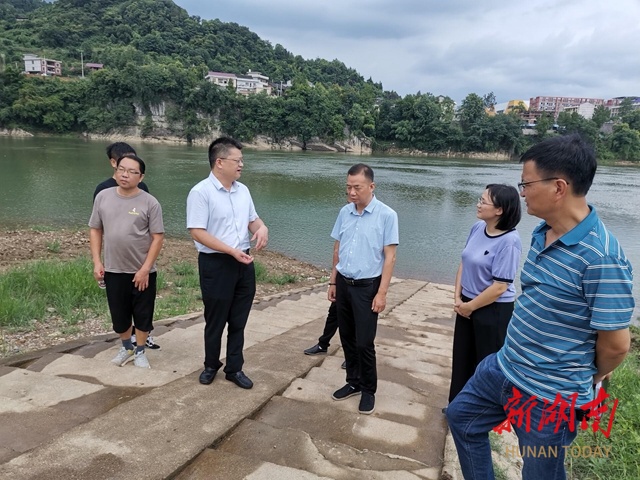 李峰到上梅街道督导农业农村领域当前重点工作
