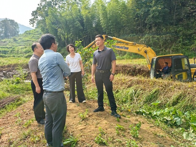 彭韜調(diào)研督導(dǎo)農(nóng)村黑臭水體治理、群眾身邊不正之風(fēng)和腐敗問題集中整治工作