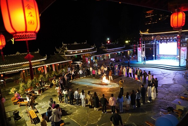 我们的节日·中秋丨“会聚良缘·爱在新化”2025年集体相亲集市活动在渠江源举行