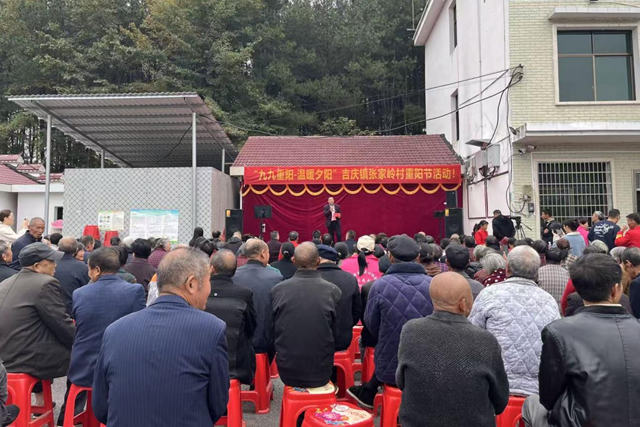 搭舞台、摆大席！在张家岭村，他们“老”幸福啦!