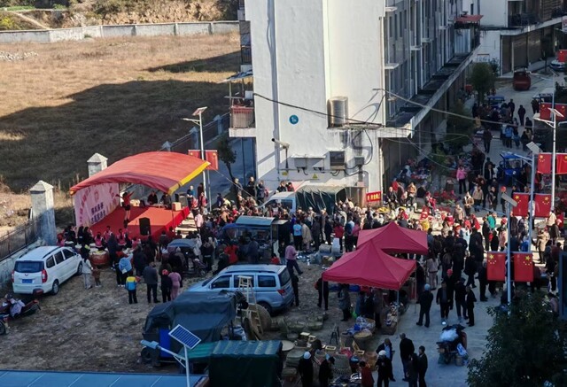 小集市撬动大民生 田坪镇晨曦社区“暖心集市”火热开集