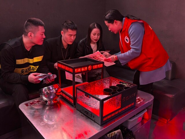 新化县禁毒委员会开展禁毒防艾宣传