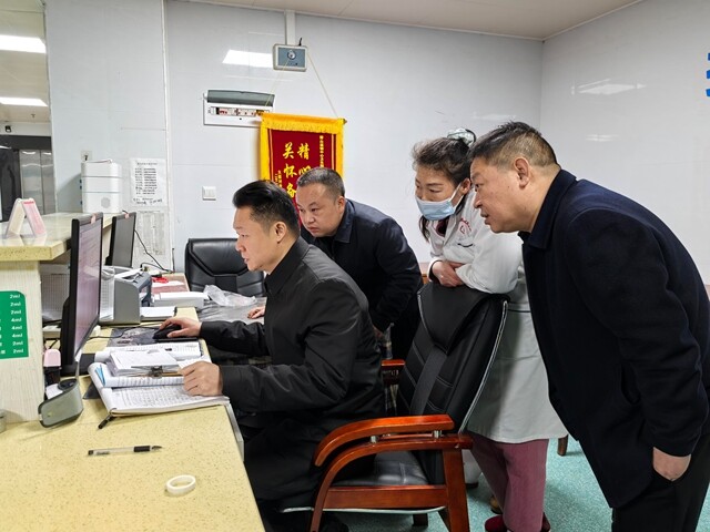 彭韬暗访基层医疗卫生机构就医服务与药品保障及城区占道施工管理 垃圾中转站规范运行等工作 并调研督导供水 供气 春运服务保障等工作