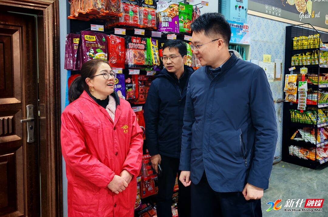 新春走基层 | 邹剑锋赴桑梓镇开展“‘四稳’走基层 温暖小商户”调研