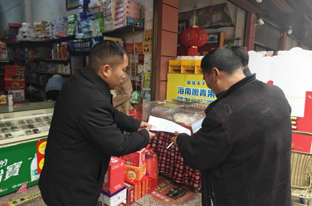 坐石乡扎实推进“‘四稳’走基层 温暖小商户”行动