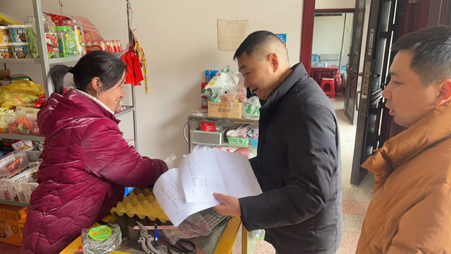 古台山林场开展“‘四稳’走基层 温暖小商户”行动