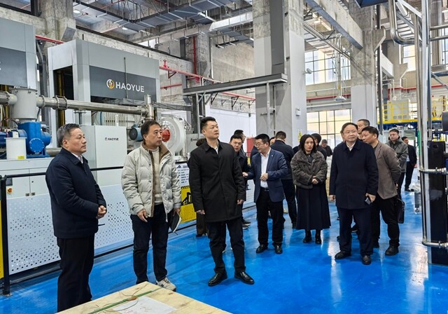 新化县组织先进陶瓷产业考察组到娄底经开区考察交流
