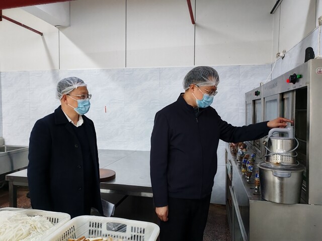 邹剑锋督导检查学校春季开学及校园安全工作