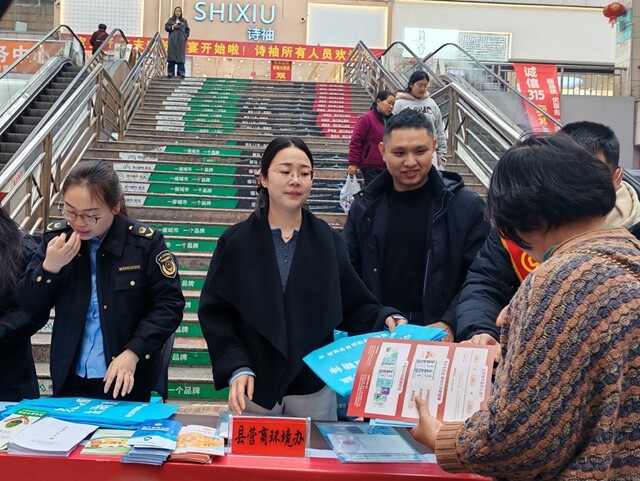 新化县营商环境办公室“3·15”上门送法 以商企健康发展筑消费品质提升根基