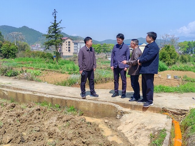 邹剑锋检查安全生产和社会稳定工作