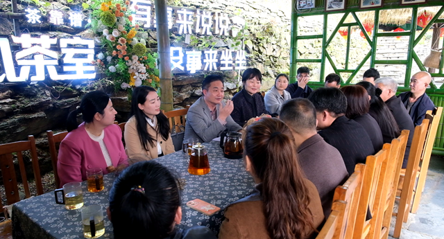 娄底市委宣讲团到奉家镇开展“民心茶室微宣讲 两会精神润乡村”示范微宣讲活动