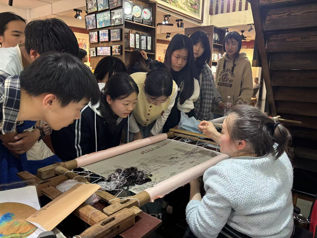 田坪镇开展关爱留守儿童主题活动