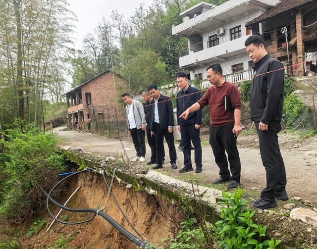 新化县主要领导到桑梓镇督导地质灾害隐患点治理及防汛备汛工作