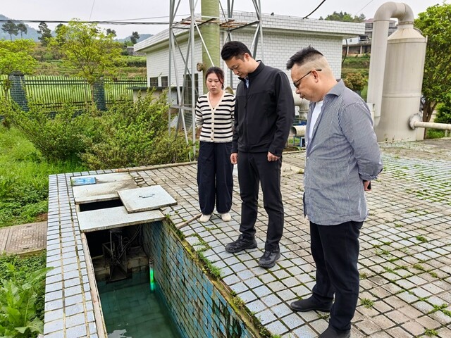 彭韬到曹家镇暗访督导乡镇污水处理厂运行情况 并开展“企业服务年”走访调研
