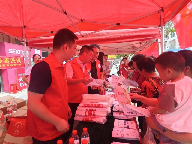 新化禁毒在线 | 禁毒宣传进集市 多方合力护万家