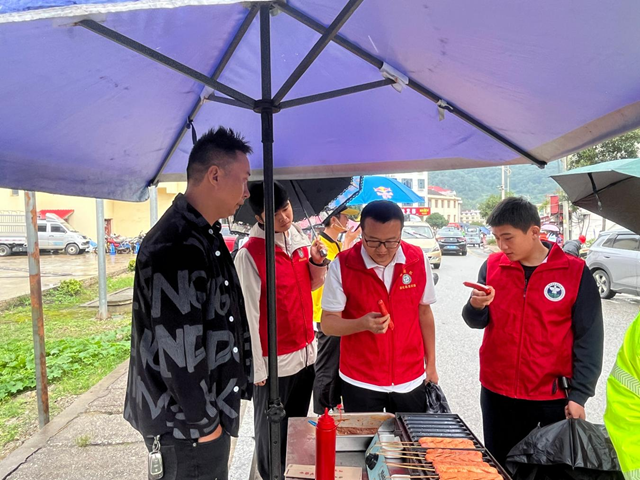 应安一线 | 吉庆镇开展校园周边环境整治