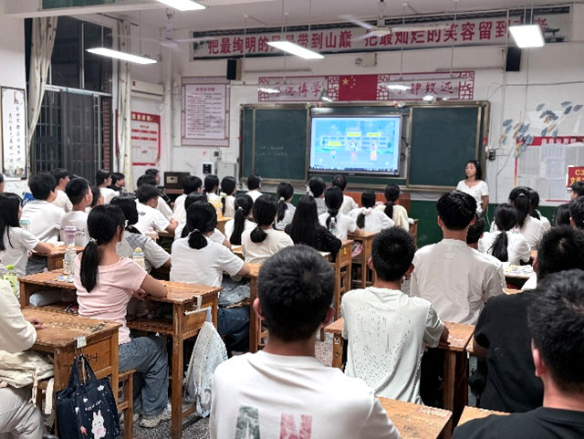 新化五中举行高一心理健康教育专题讲座