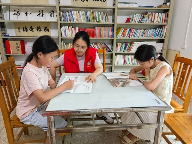 廿二载坚守讲台 以爱育人显担当