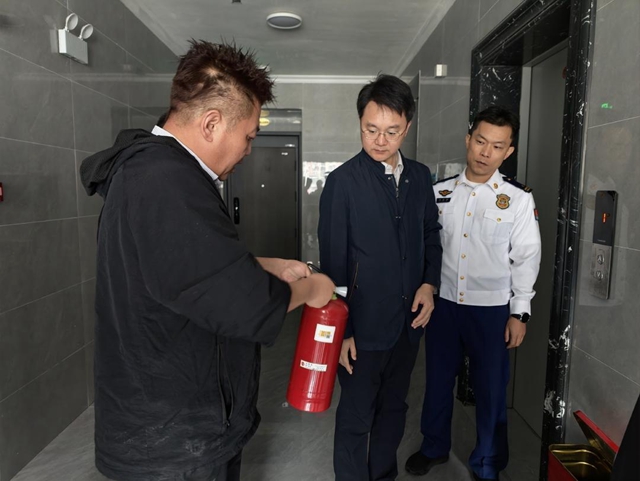 邹剑锋调研督导物业服务突出问题治理、消防安全、基层矛盾纠纷排查化解工作