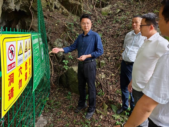 邹剑锋到桑梓镇调研督导生态环境保护、安全生产等重点工作